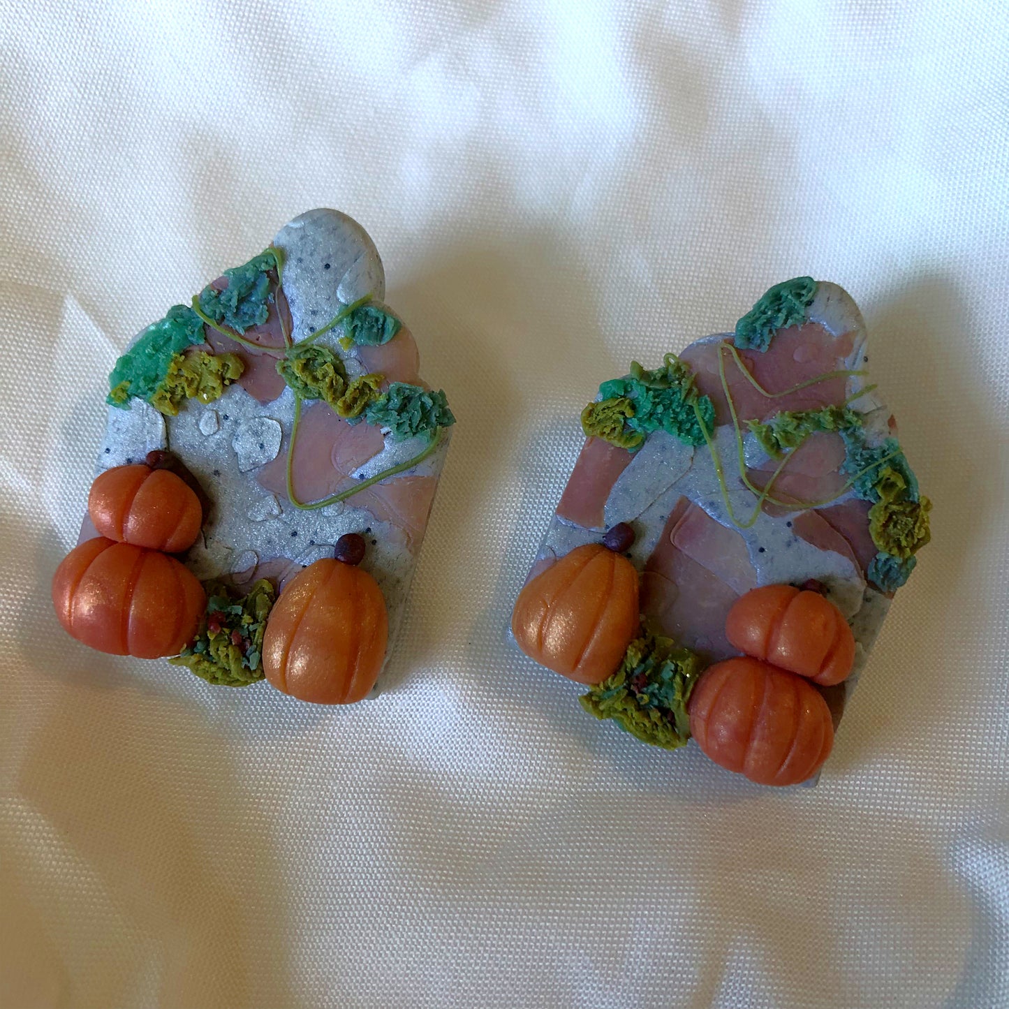 *New/Vault* Halloween ‘22 Overgrown Gravestone Studs— ~2-2.5”